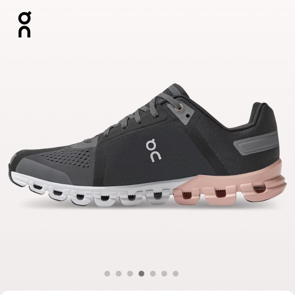 ON running Cloudflow Womens size 10 Rock / Rose color